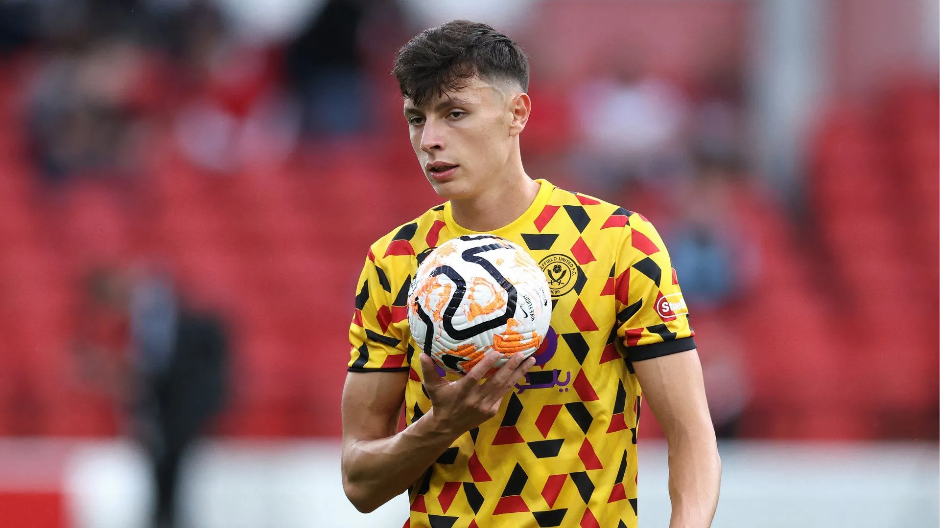 Anel Ahmedhodzic thi đấu cho Sheffield United