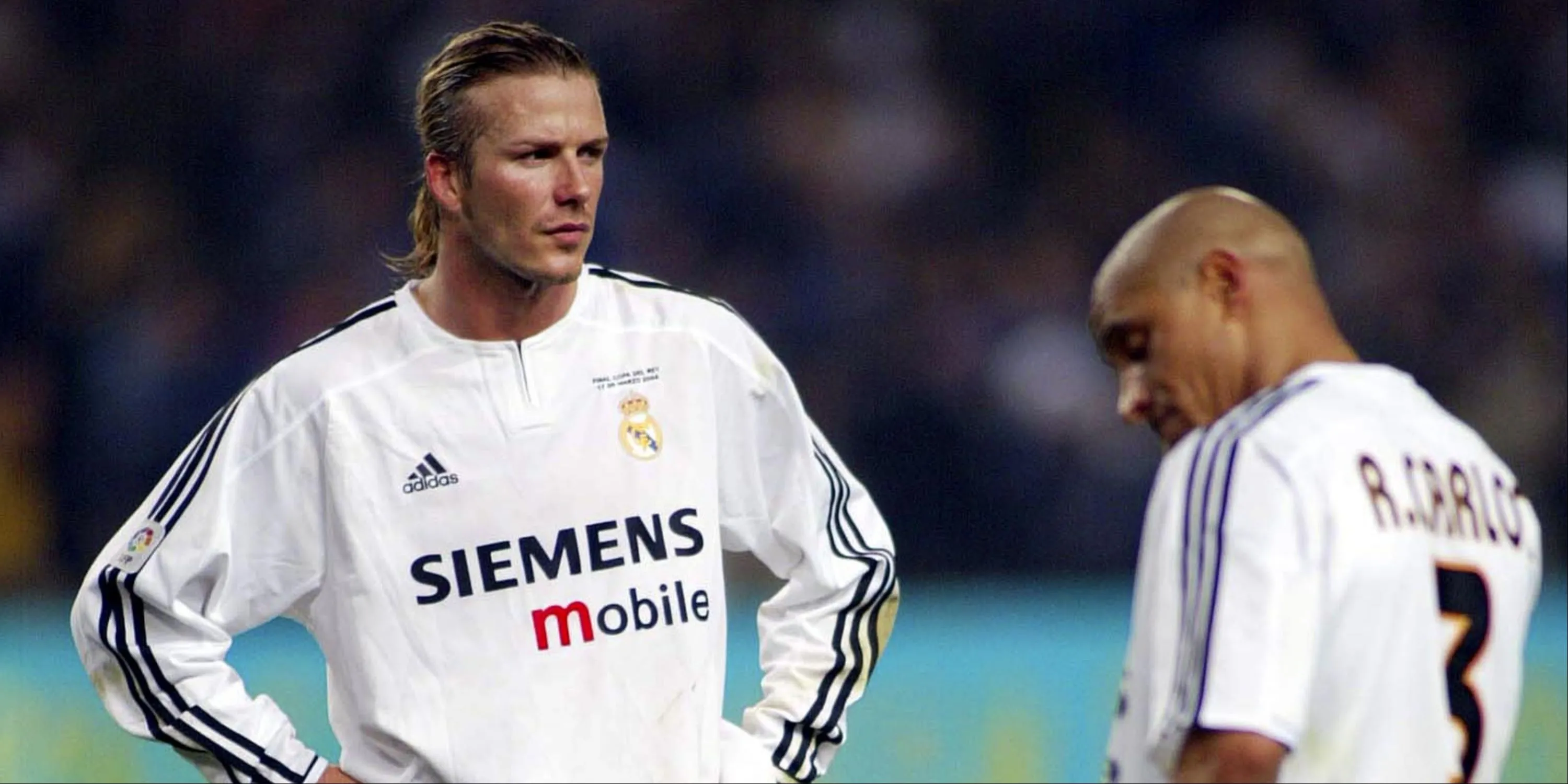 David Beckham và Roberto Carlos, hai 'Galacticos' trong mùa giải Real Madrid 2003/04 sụp đổ ở La Liga