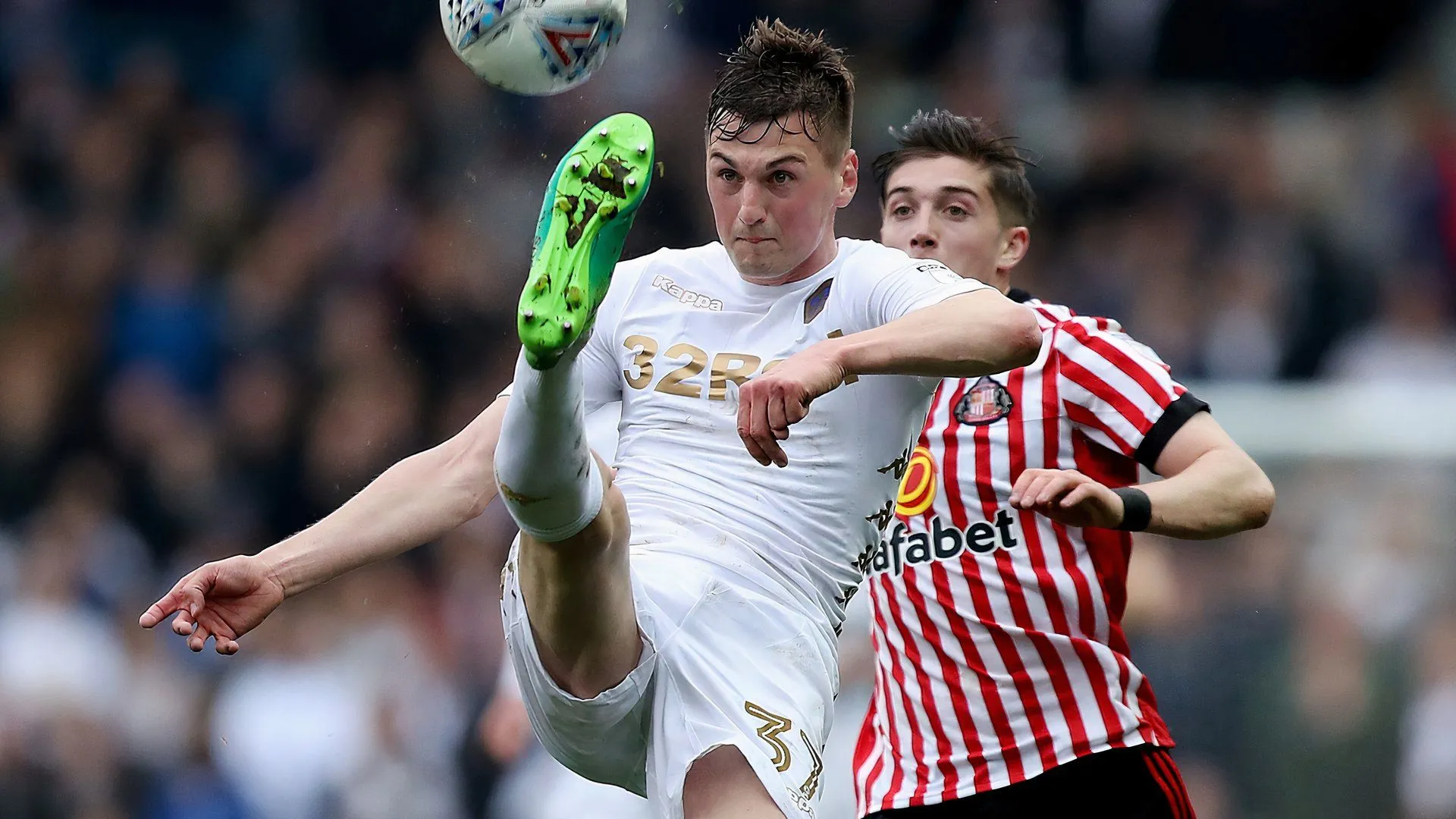 Paudie O'Connor thời còn khoác áo Leeds United, cho thấy kinh nghiệm thi đấu ở các cấp độ bóng đá Anh