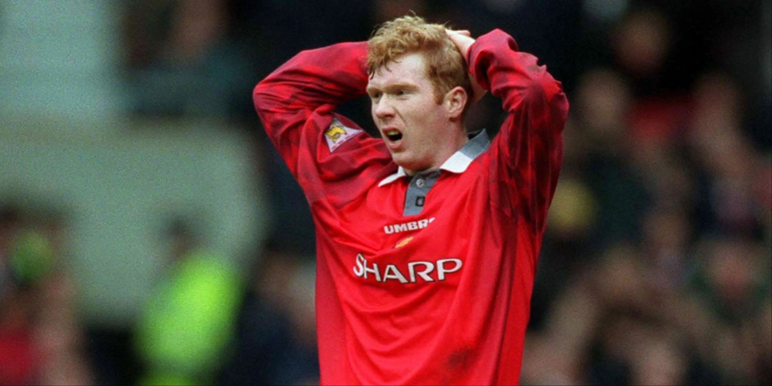 Paul Scholes và dàn cầu thủ Manchester United sụp đổ lợi thế 12 điểm trước Arsenal mùa 1997/98