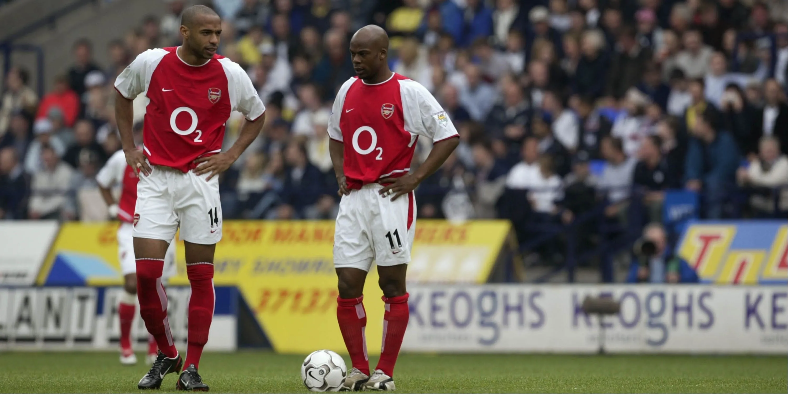 Thierry Henry và Sylvain Wiltord trong đội hình Arsenal đánh mất lợi thế vô địch Premier League 2002/03