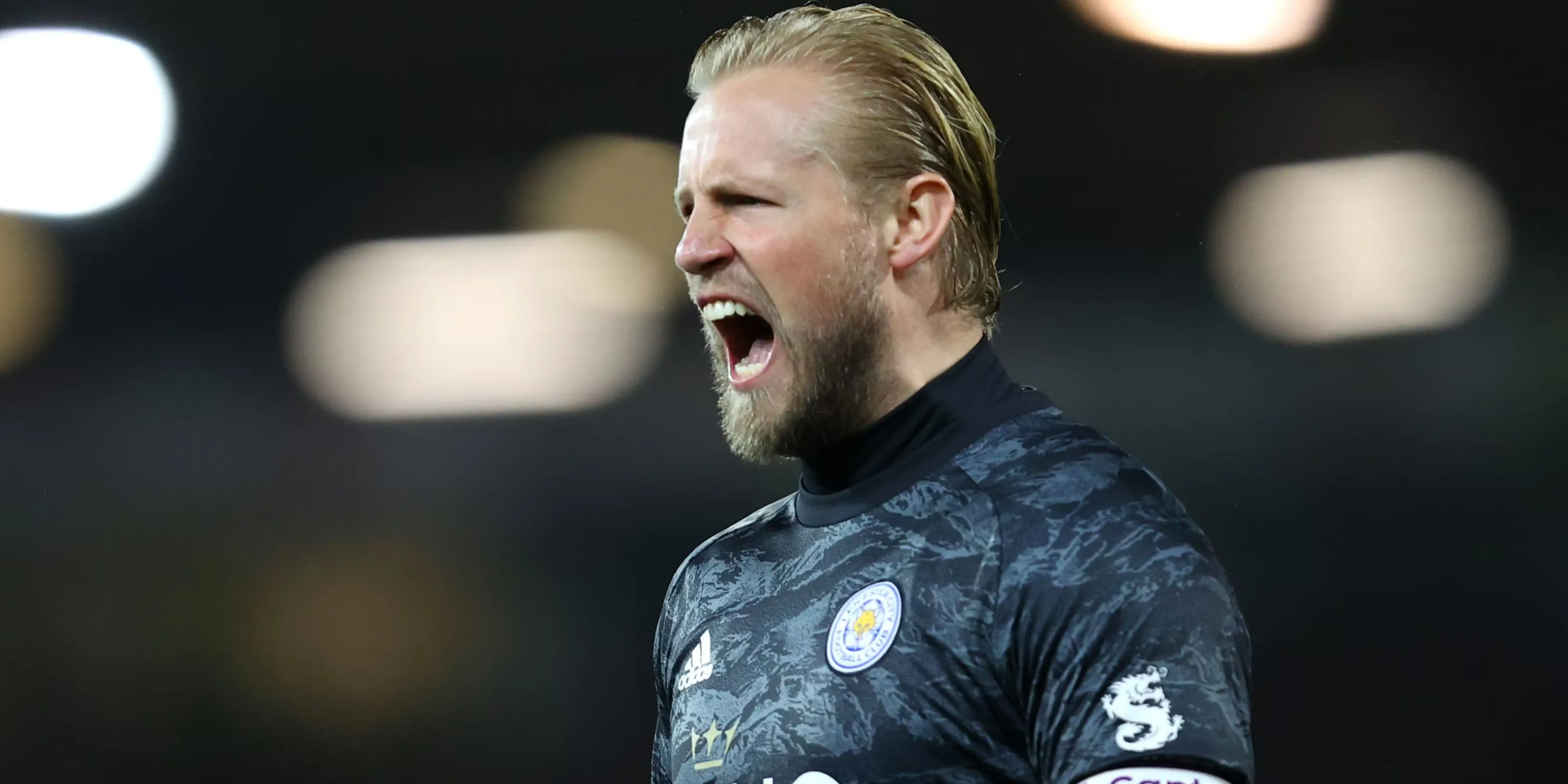 Thủ môn Kasper Schmeichel trong màu áo Leicester City