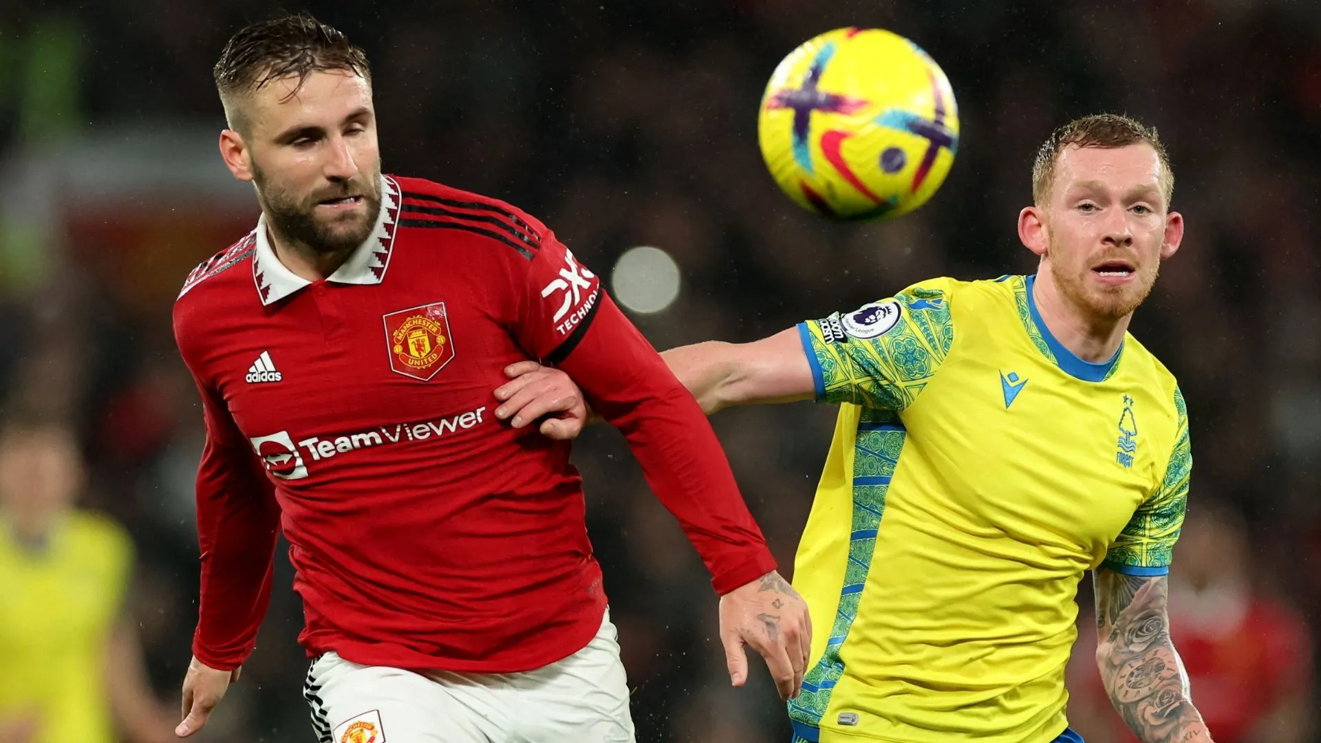 Tiền vệ Lewis O'Brien trong màu áo Swansea City thi đấu tại giải Championship