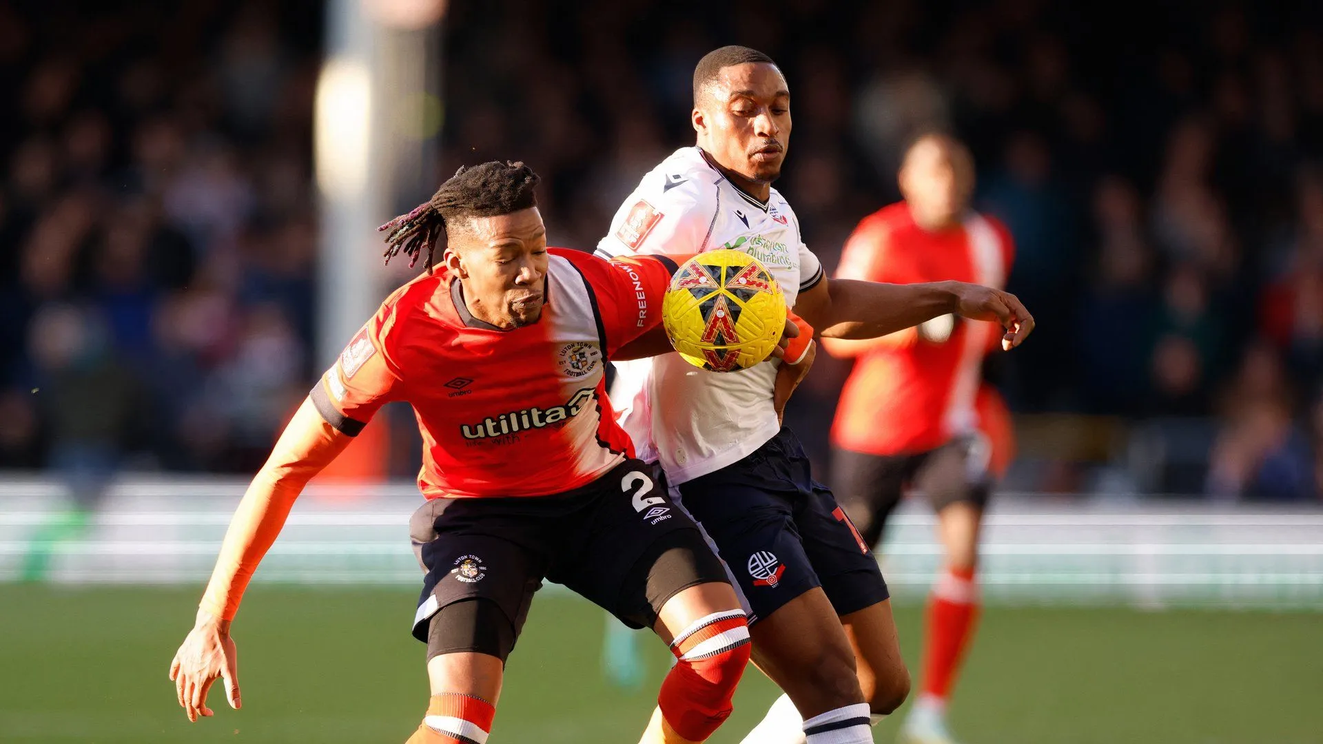 Victor Adeboyejo thi đấu cho Bolton Wanderers, đối mặt với tương lai bất định