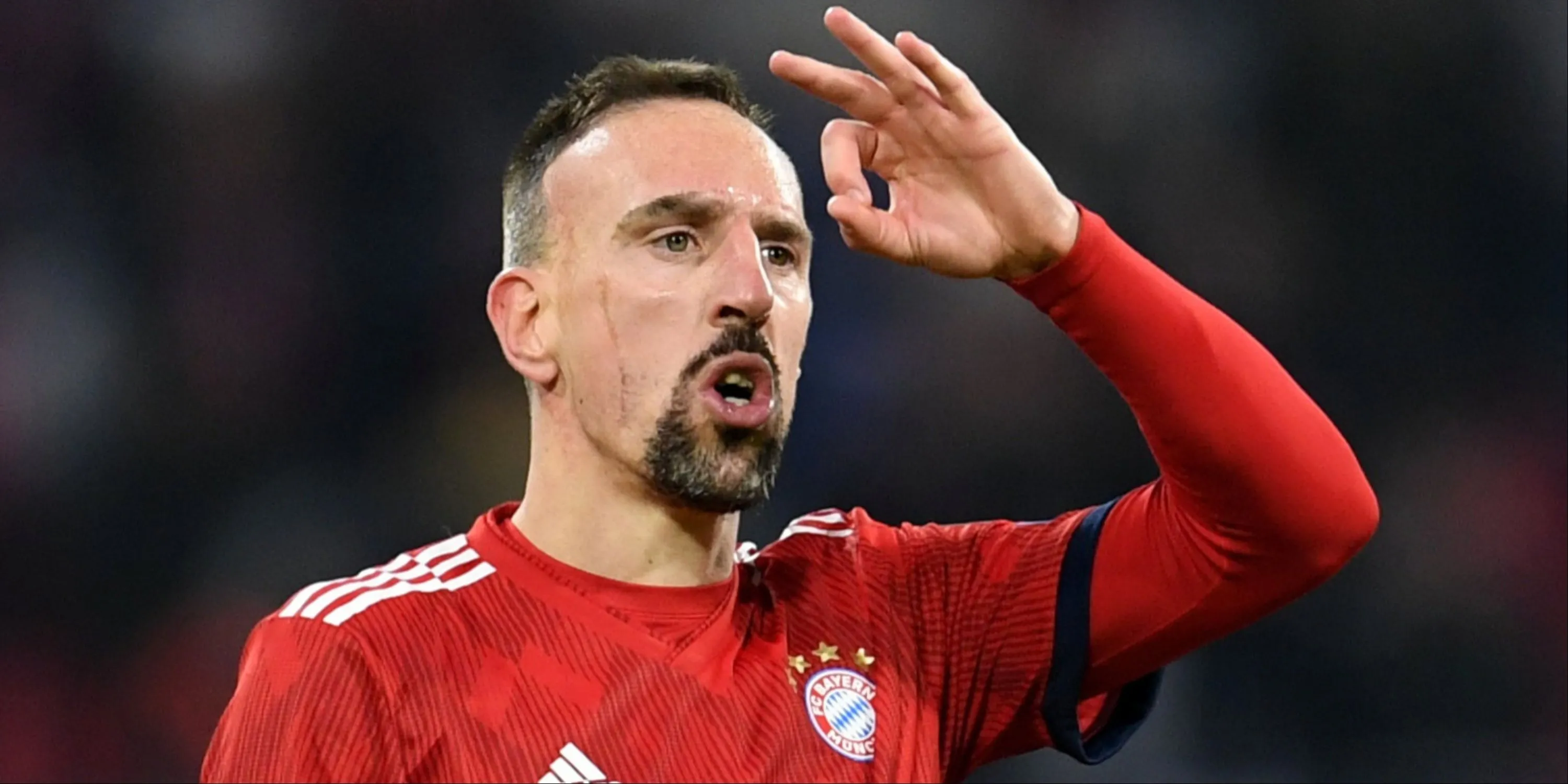 Franck Ribery, cầu thủ xuất sắc nhất châu Âu 2013, trụ cột của Bayern Munich ăn ba, người lẽ ra nên thắng Quả bóng vàng năm đó
