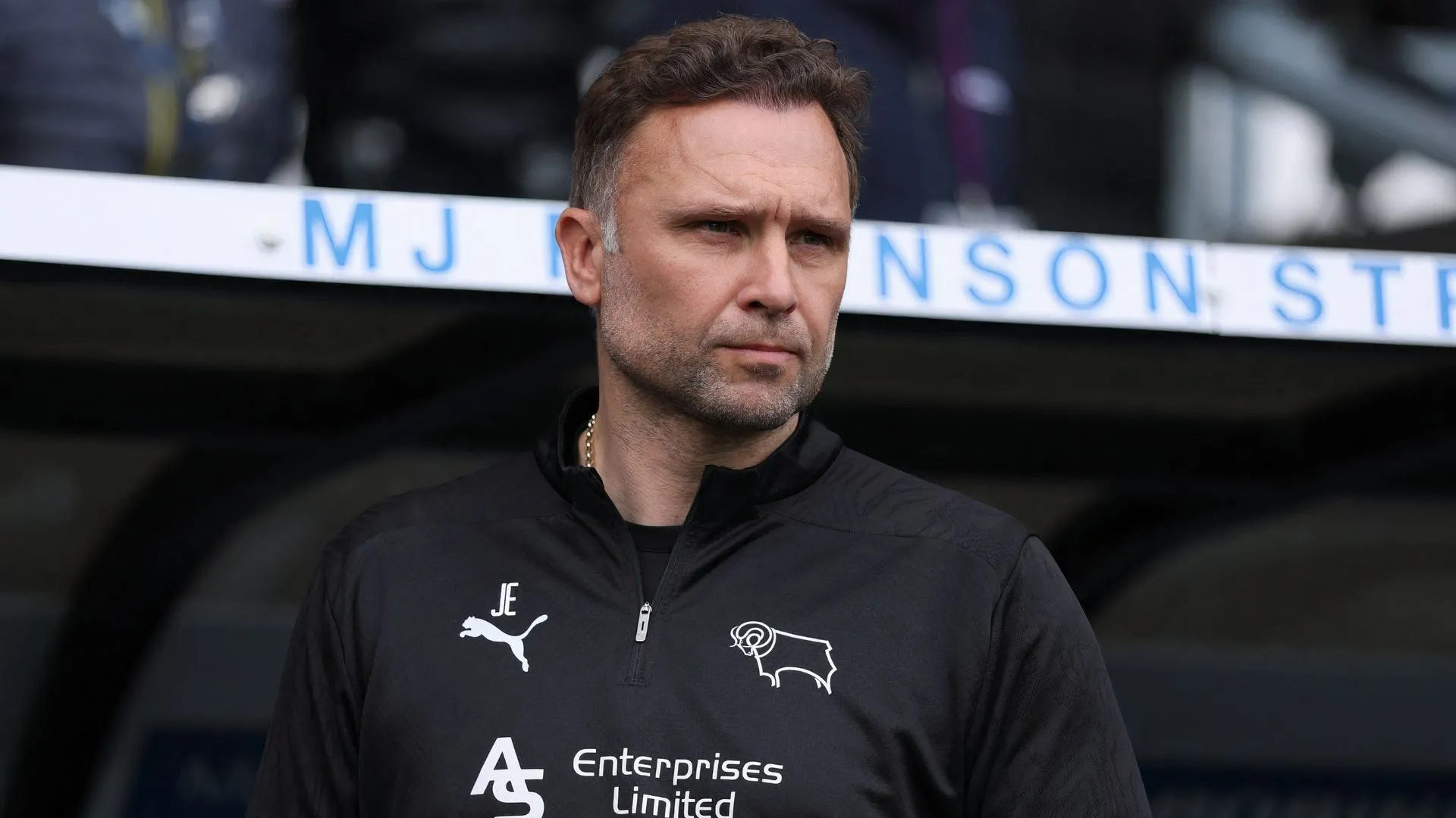 HLV John Eustace của Derby County, người từng làm việc với Lewis Travis tại Blackburn Rovers