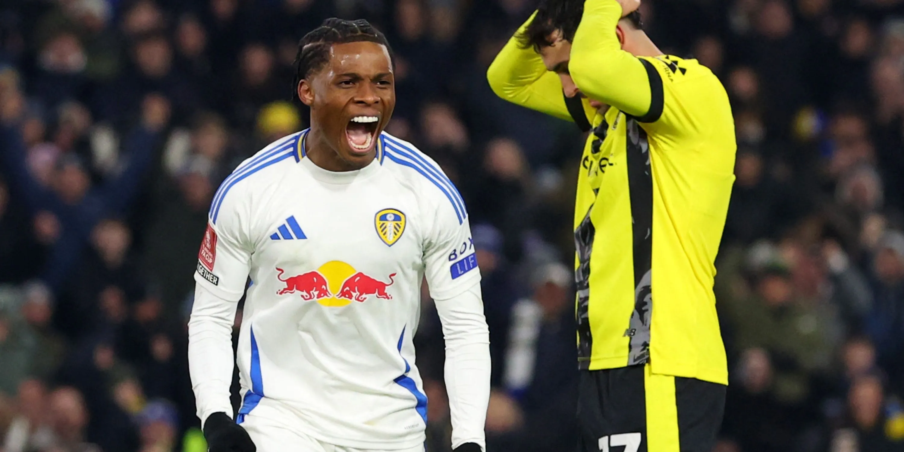 Largie Ramazani trong màu áo Leeds United tại Championship