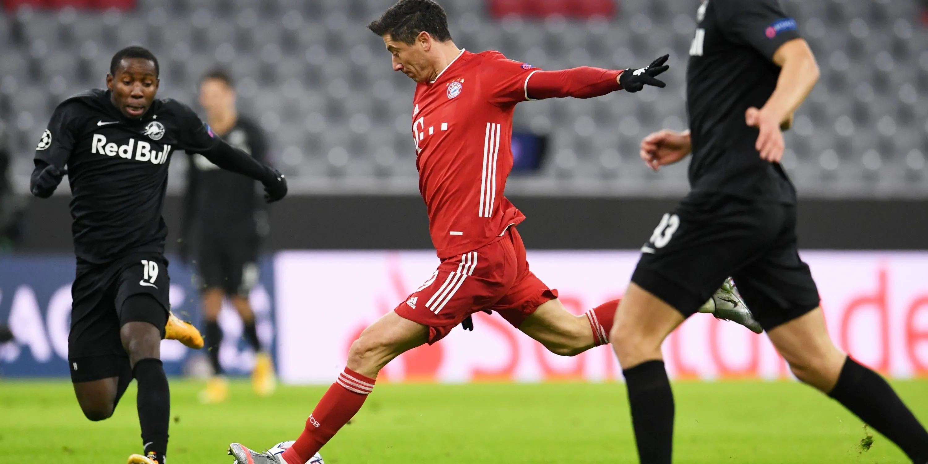 Robert Lewandowski trong màu áo Bayern Munich, Vua phá lưới của cú ăn ba năm 2020, tiếc nuối vì Quả bóng vàng bị hủy