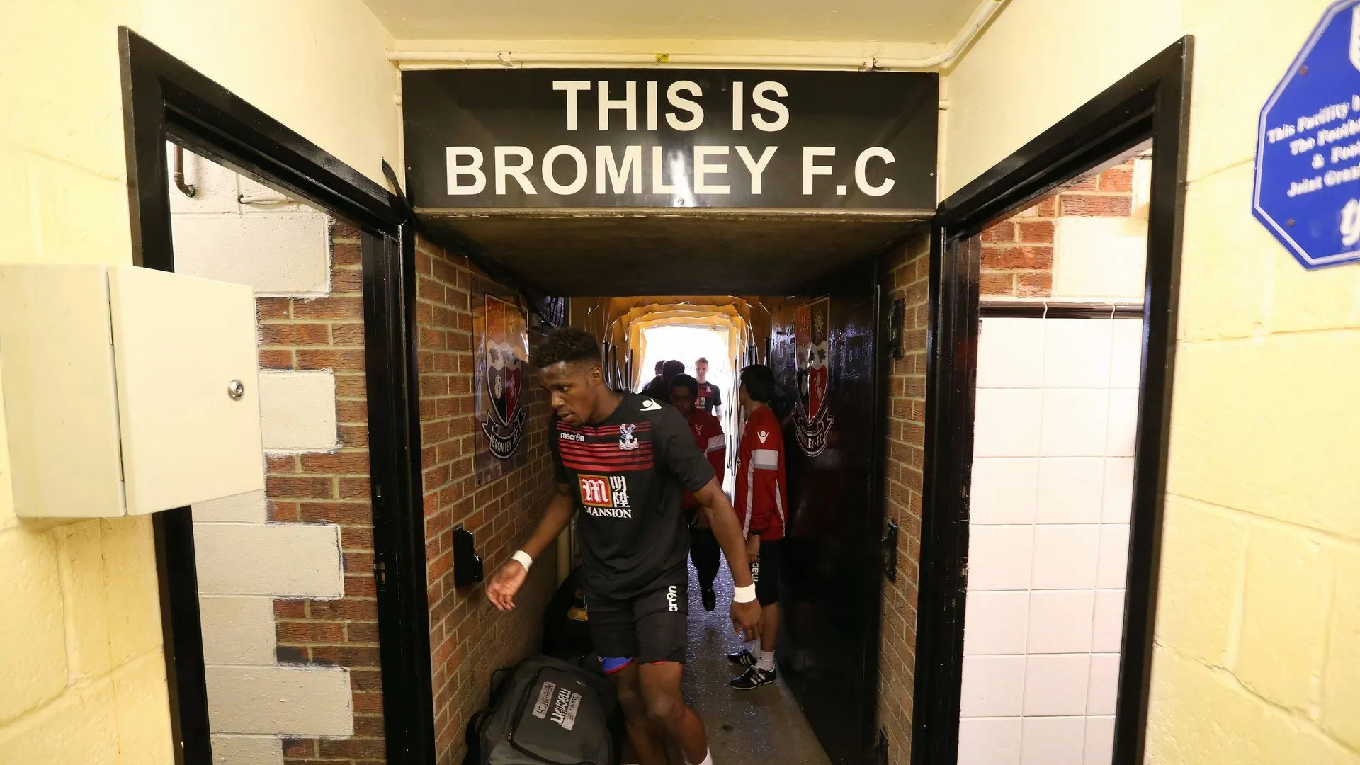 Sân vận động Hayes Lane của Bromley FC, đánh dấu mùa giải lịch sử ở League Two.