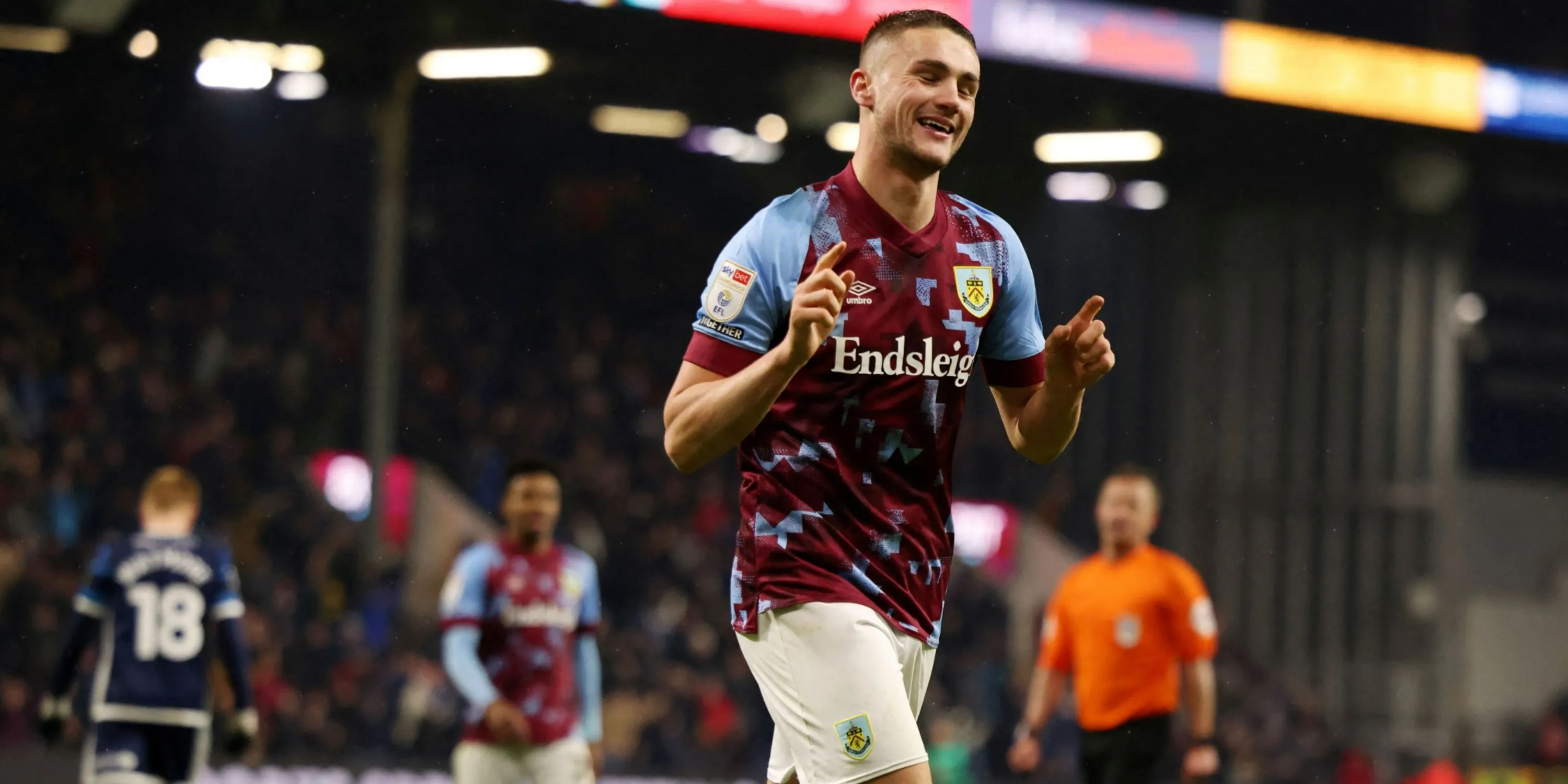 Taylor Harwood-Bellis, mục tiêu chuyển nhượng của Burnley sau khi rời Southampton