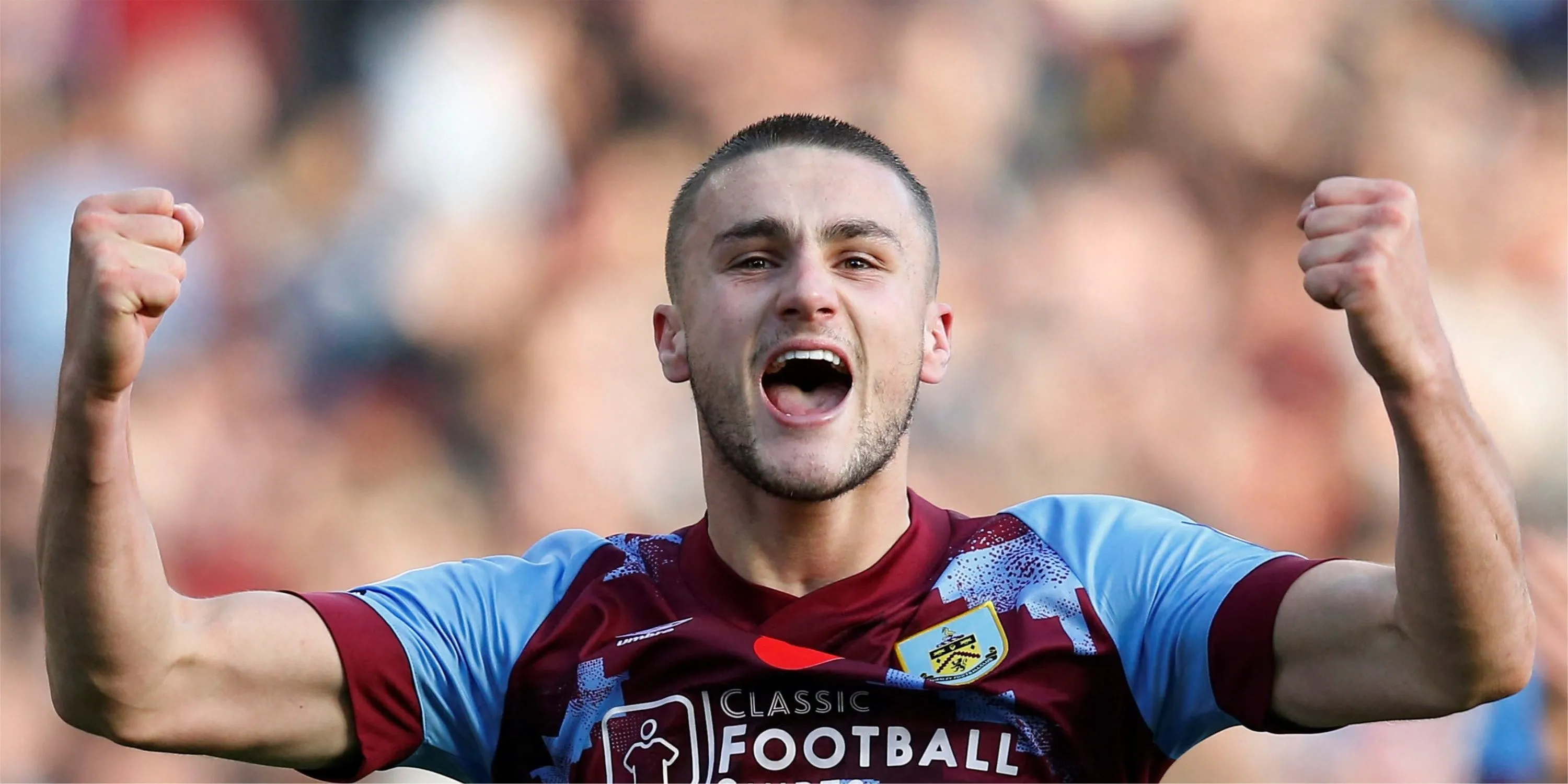 Taylor Harwood-Bellis, trung vệ tiềm năng mà Burnley muốn đưa về sân Turf Moor