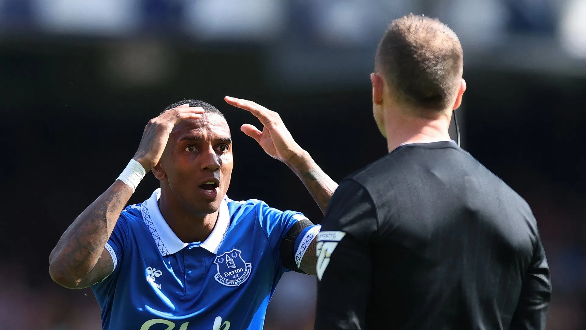 Ashley Young trong giai đoạn cuối sự nghiệp thi đấu đỉnh cao tại Everton