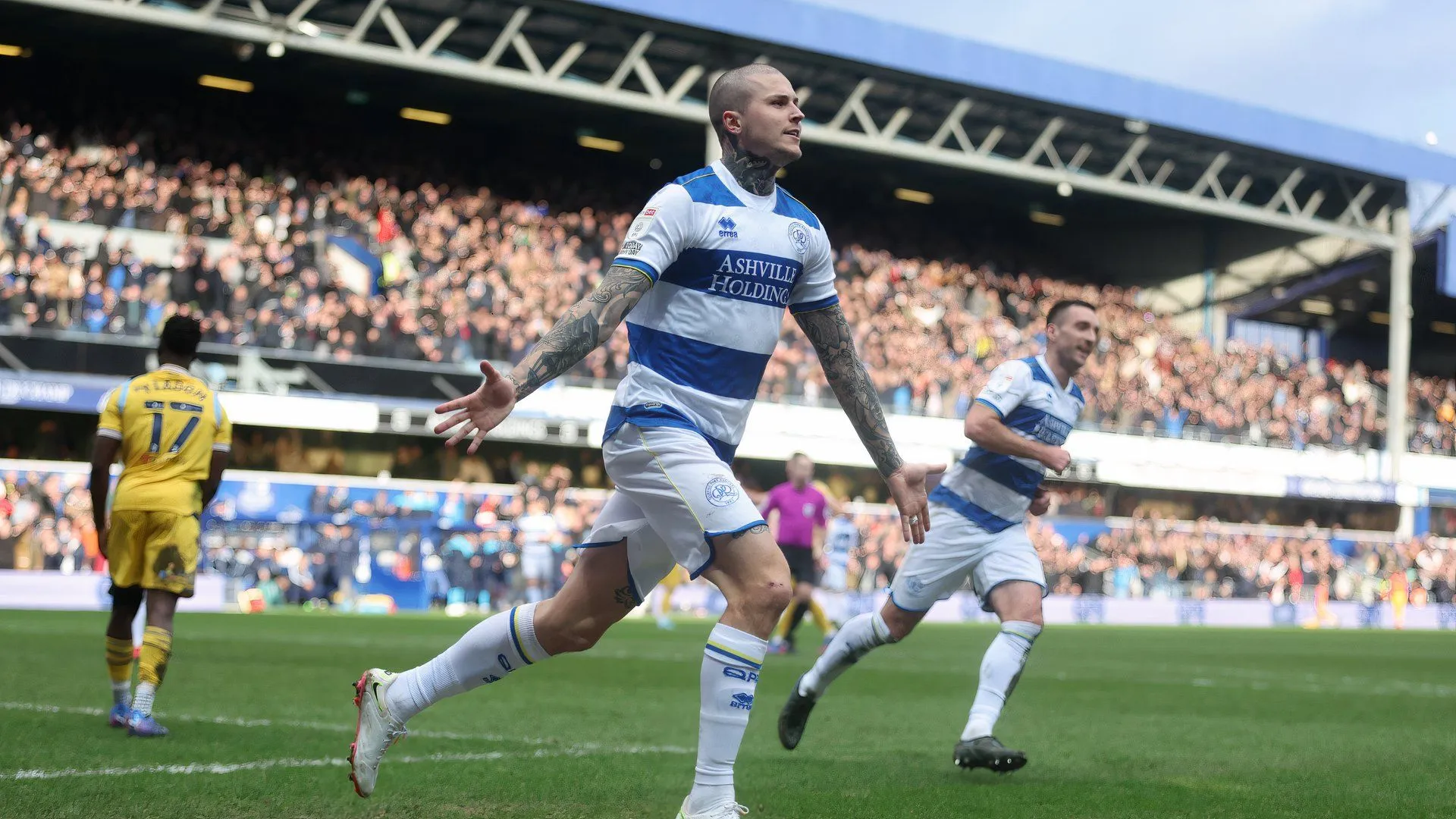 Chân dung tiền đạo Lyndon Dykes của Birmingham City