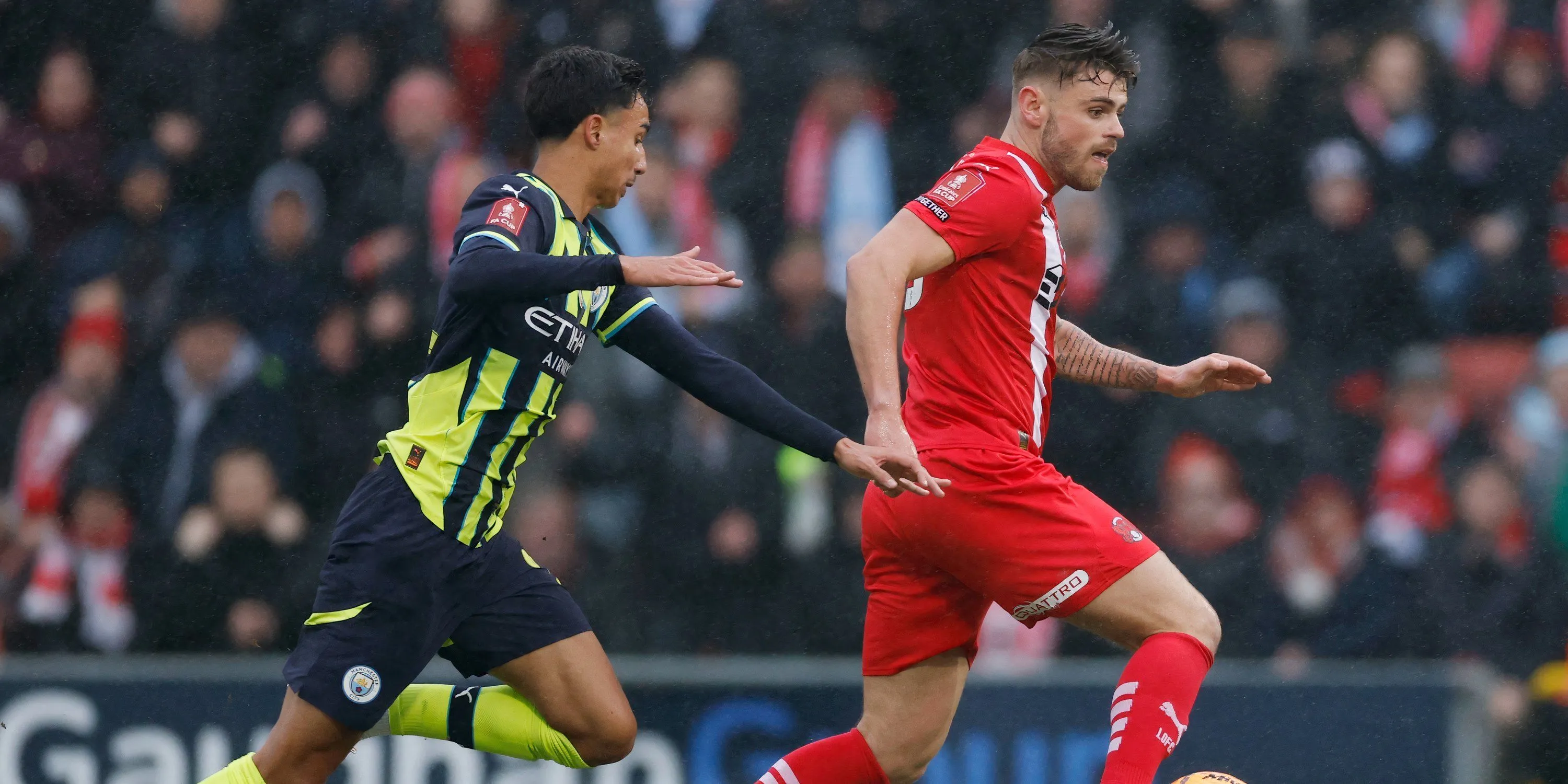 Charlie Kelman, tiền đạo mục tiêu của West Brom
