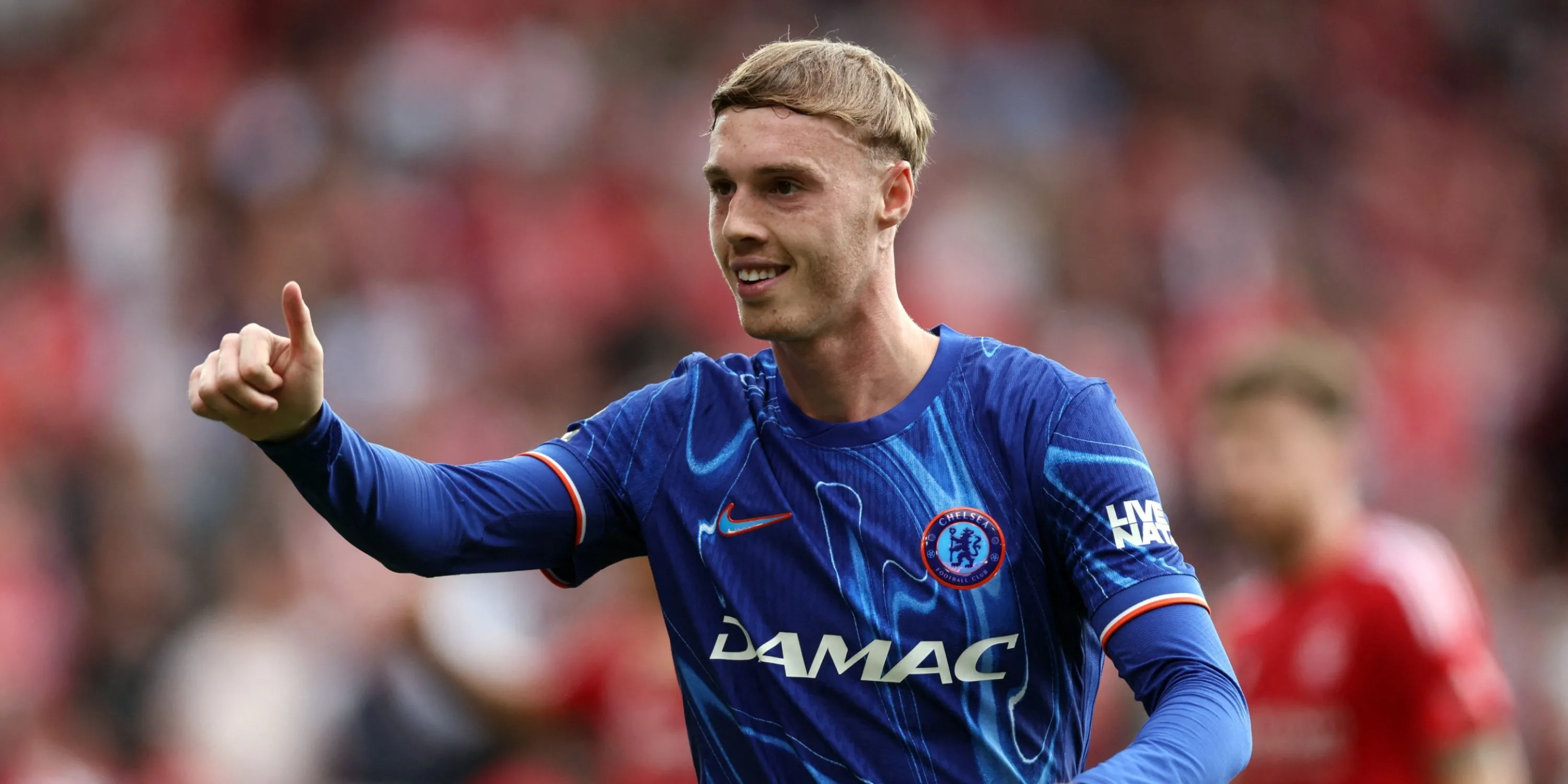 Cole Palmer thi đấu trong màu áo Chelsea, cầu thủ trẻ được PSG định giá kỷ lục sau phong độ ấn tượng.