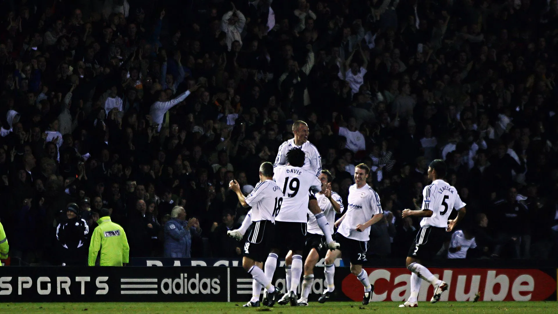 Kenny Miller ăn mừng bàn thắng đầu tiên tại Premier League cho Derby County năm 2007