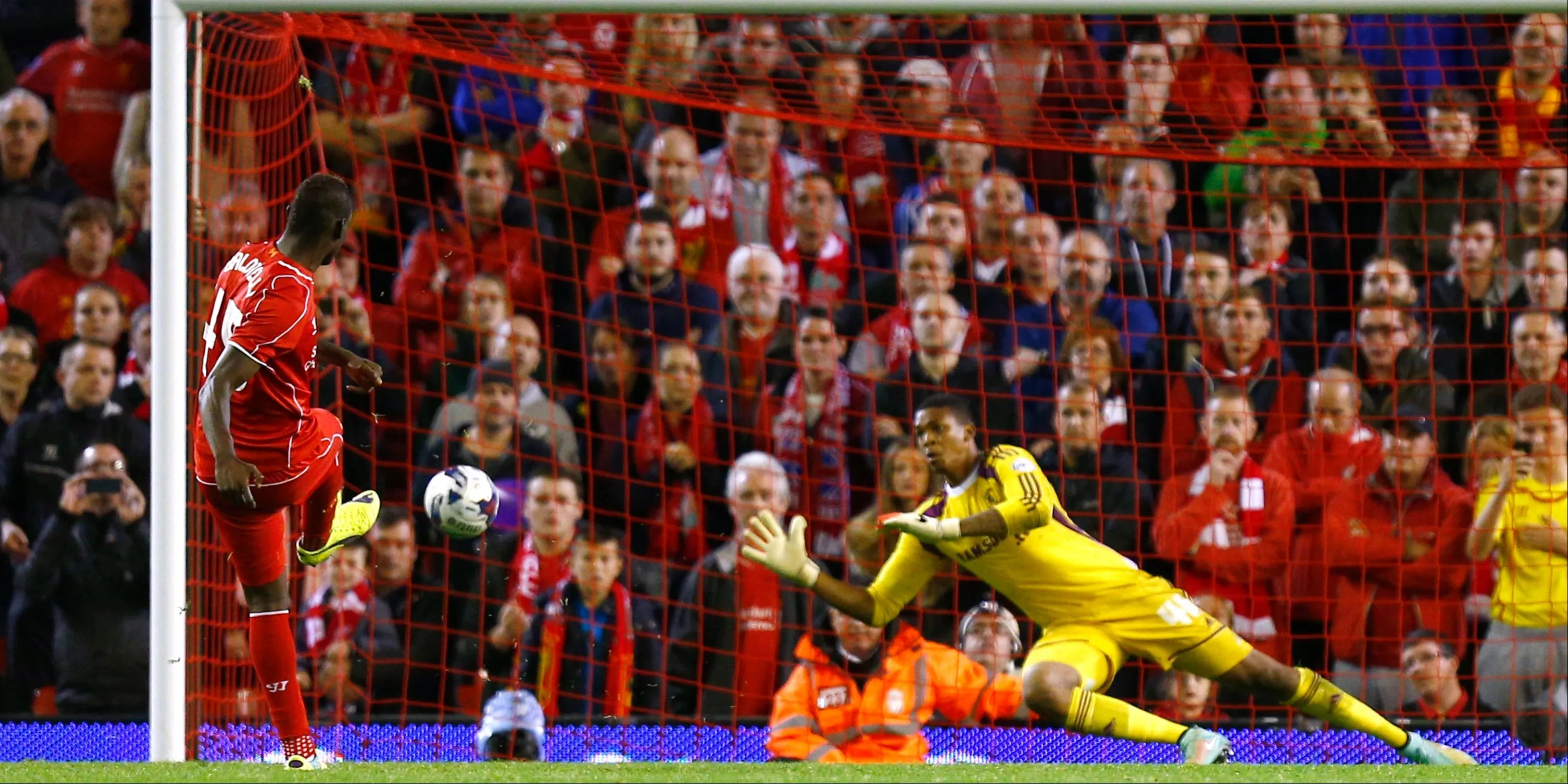 Mario Balotelli trong màu áo Liverpool, một trong những tiền đạo có tỷ lệ sút penalty thành công cao nhất