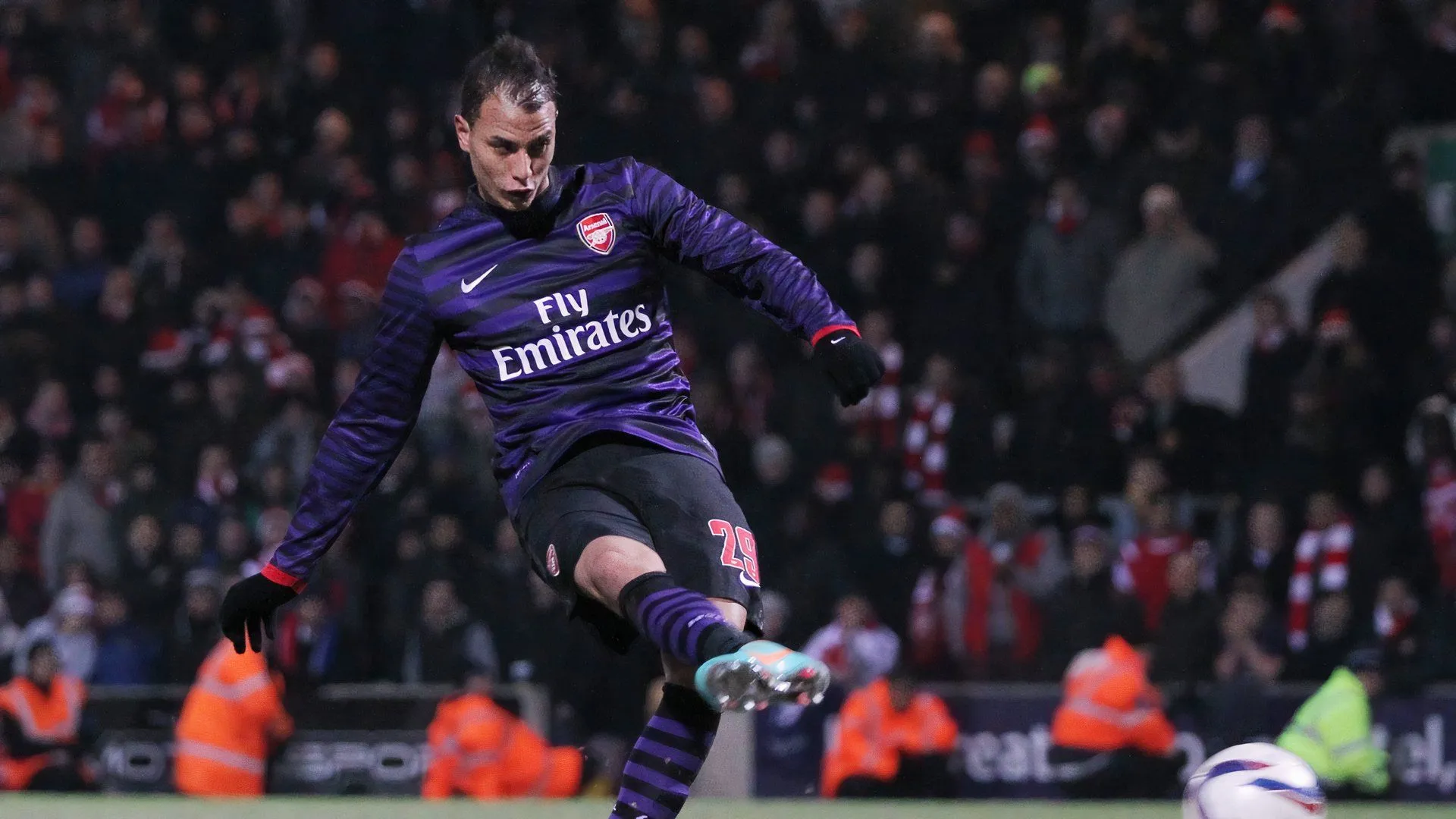Marouane Chamakh trong màu áo Arsenal trước khi tới Championship