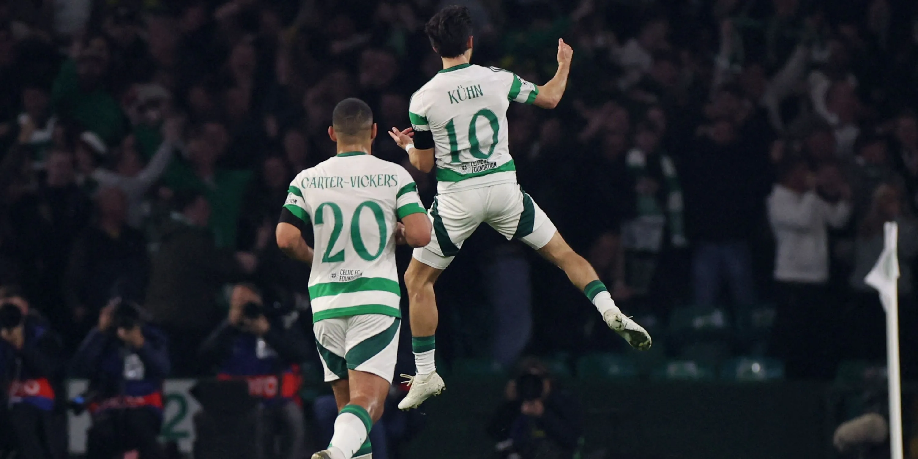 Nicolas Kuhn và Cameron Carter-Vickers trong màu áo Celtic