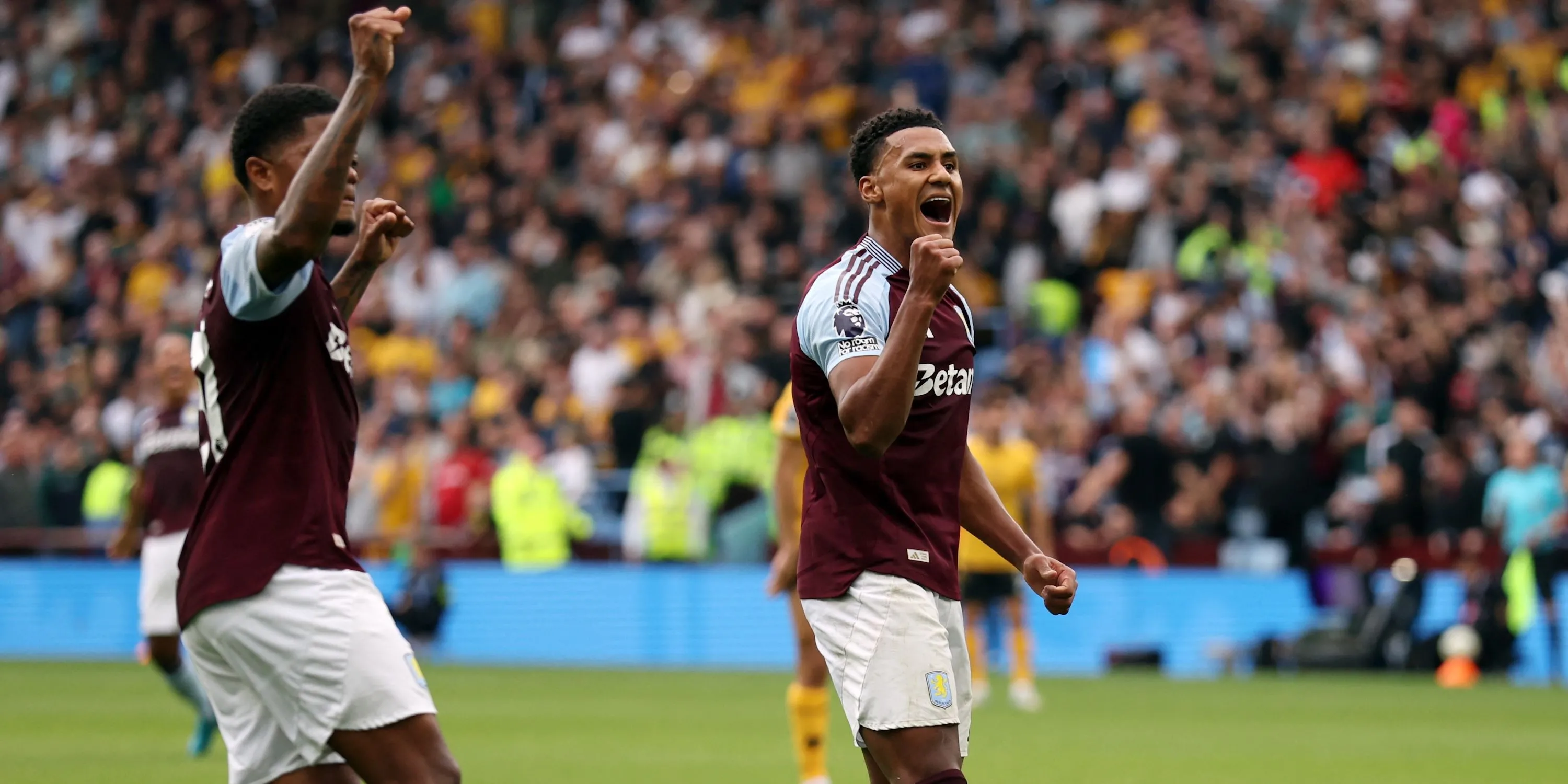 Ollie Watkins ăn mừng bàn thắng cùng đồng đội Leon Bailey tại Aston Villa