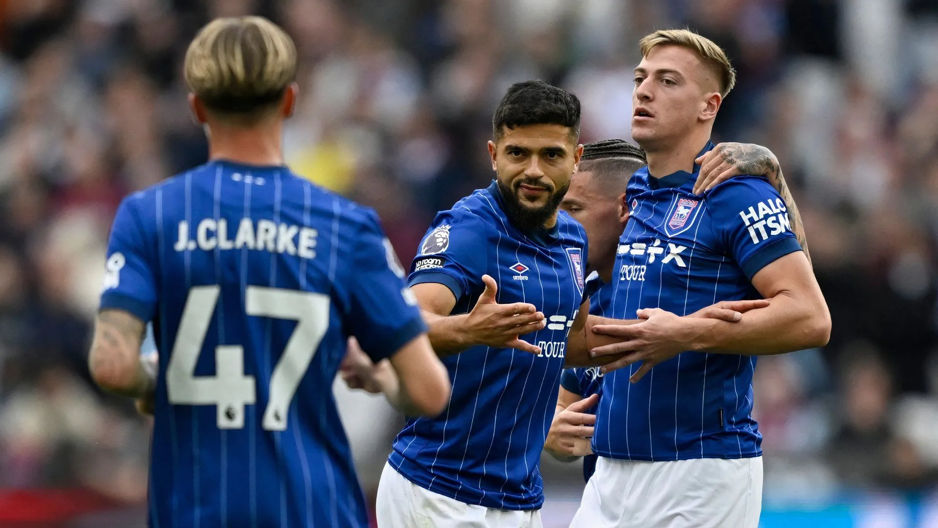 Toàn cảnh sân vận động Portman Road, thánh địa của câu lạc bộ Ipswich Town