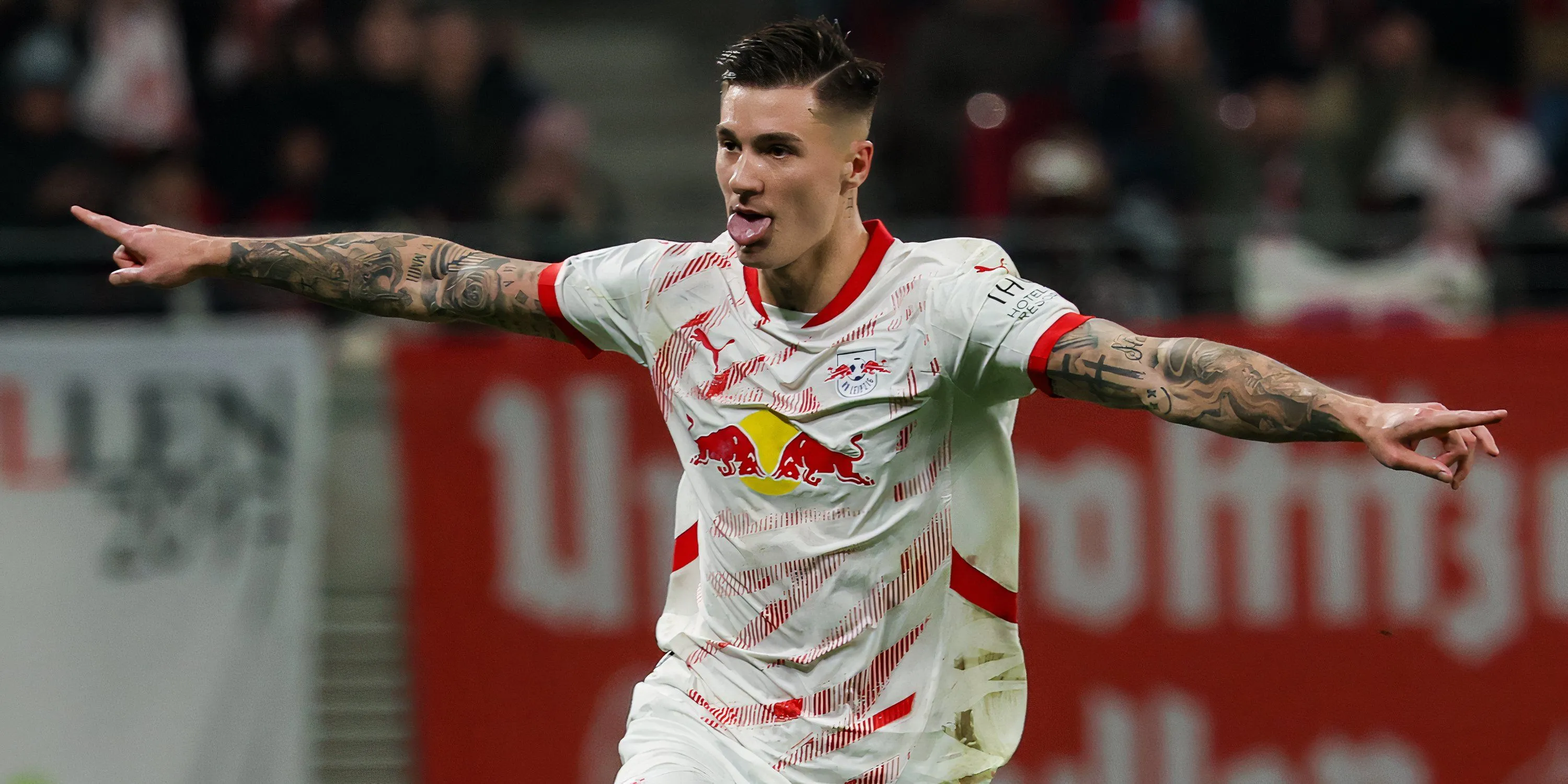Benjamin Sesko ăn mừng bàn thắng cho RB Leipzig giữa tâm điểm tin đồn chuyển nhượng