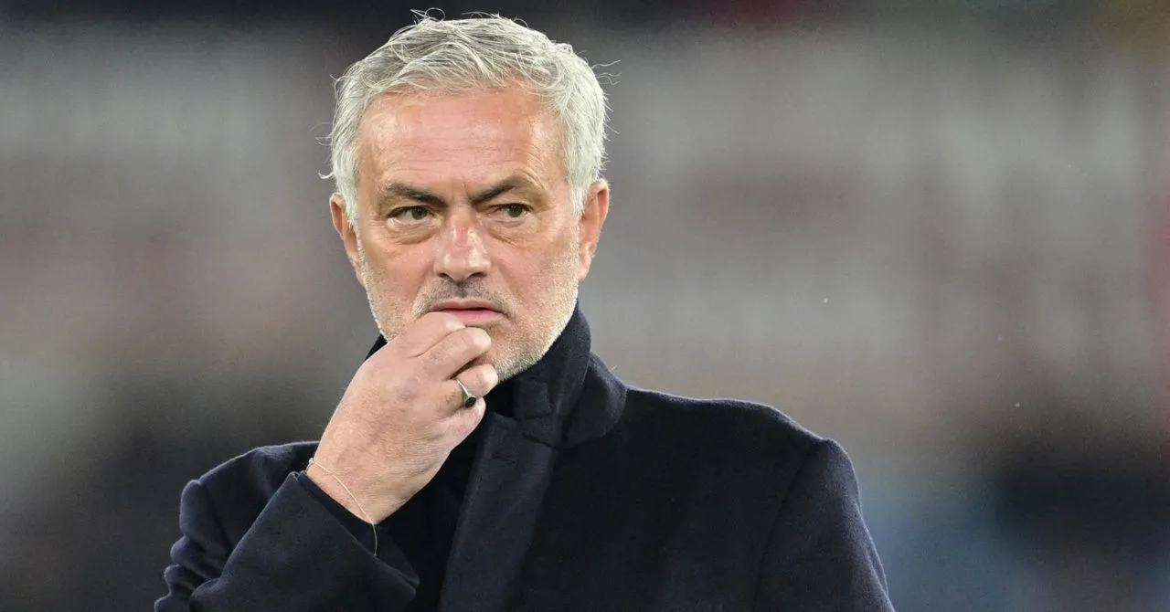 Jose Mourinho chia sẻ quan điểm về huấn luyện viên xuất sắc nhất Premier League.
