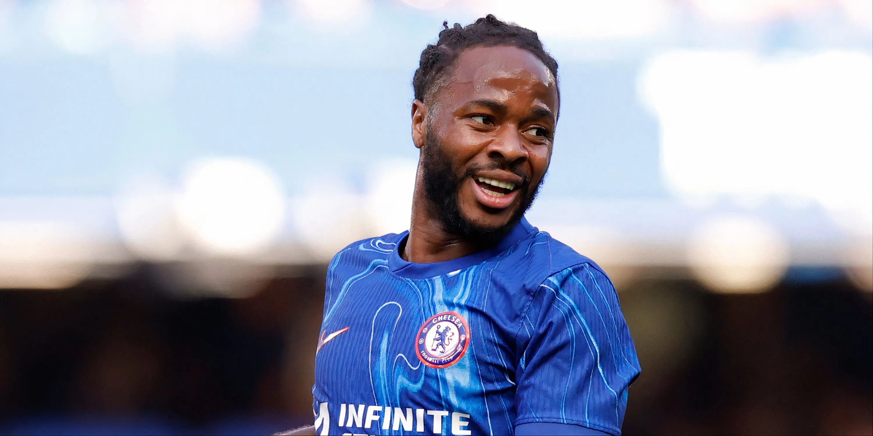 Tiền đạo Raheem Sterling trong màu áo Chelsea, mục tiêu chuyển nhượng tiềm năng của West Ham