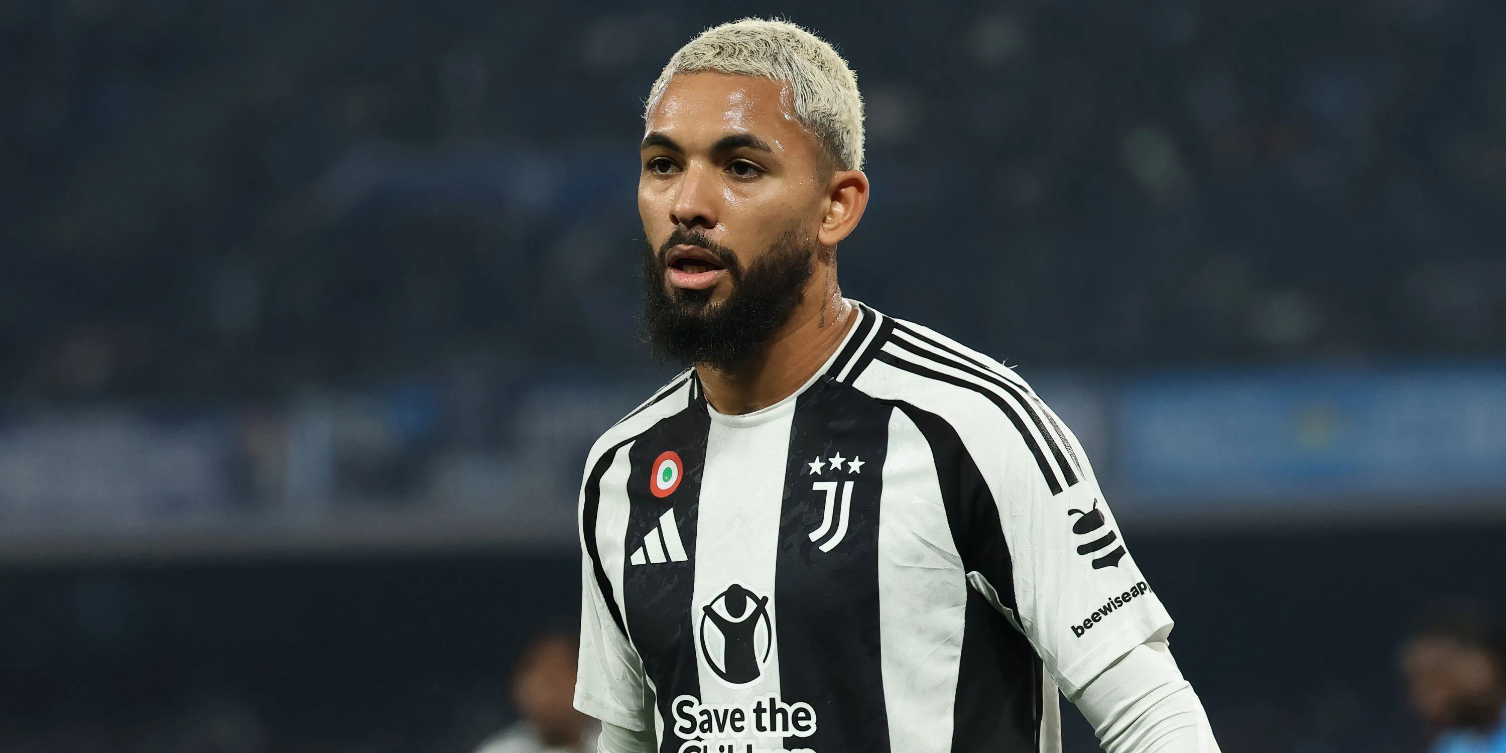 Tiền vệ Douglas Luiz thi đấu cho Juventus với phong độ không đạt yêu cầu