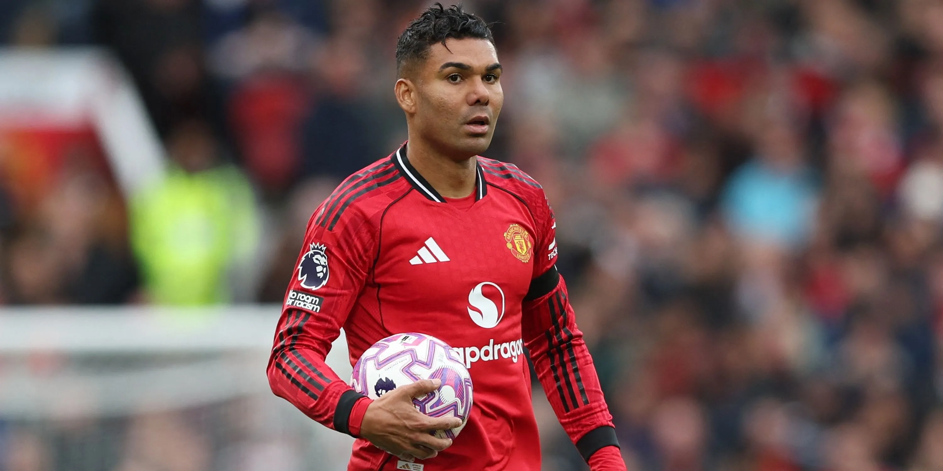 Casemiro vui mừng sau khi ghi bàn cho Manchester United tại Premier League