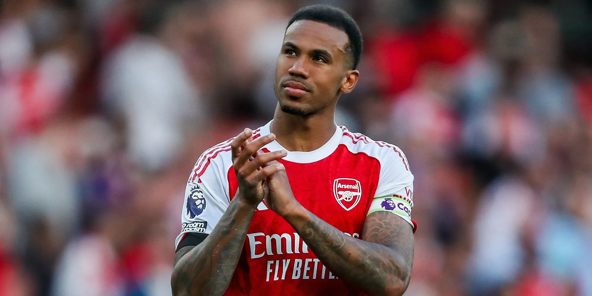 Gabriel Magalhaes trong màu áo Arsenal, tư thế phòng chống quyết liệt