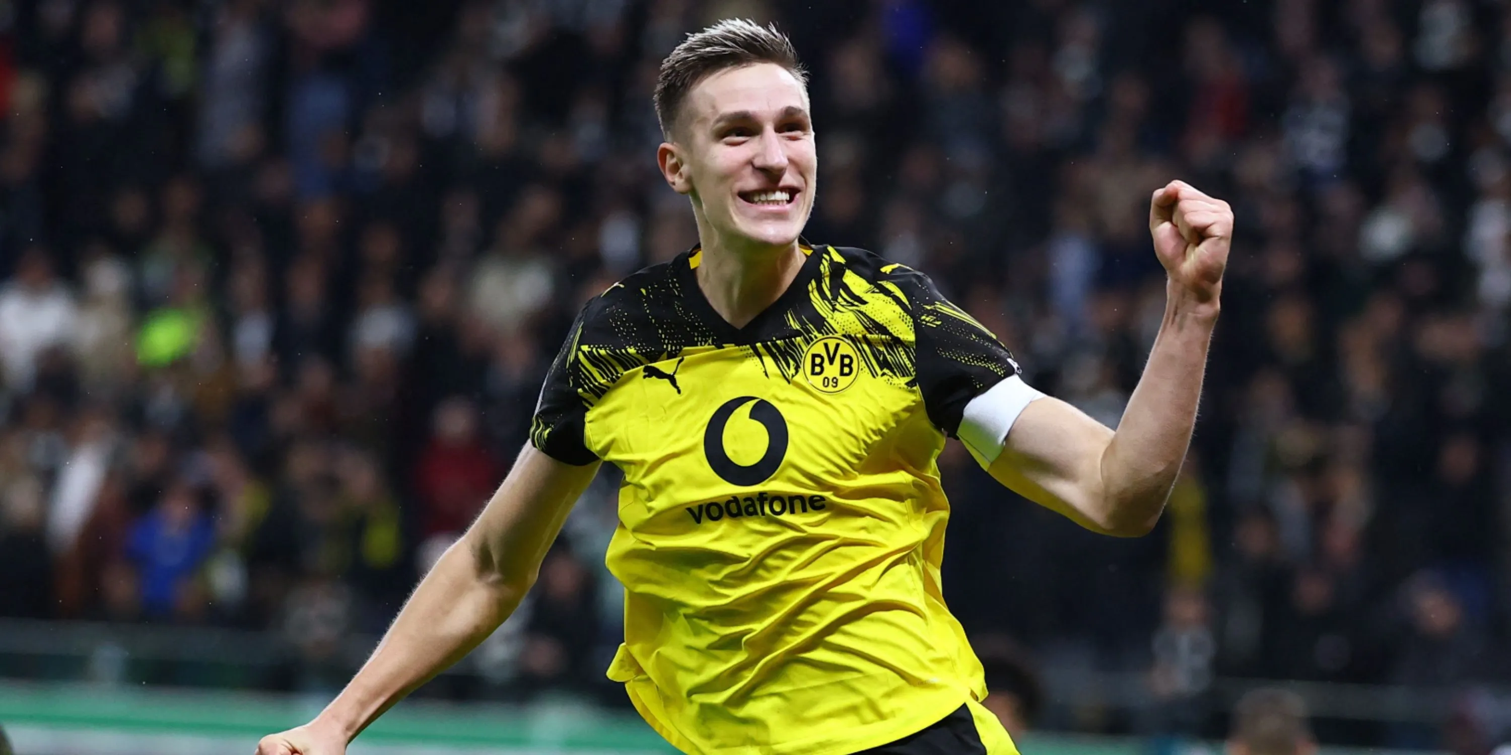 Nico Schlotterbeck ăn mừng sau khi ghi bàn cho Borussia Dortmund
